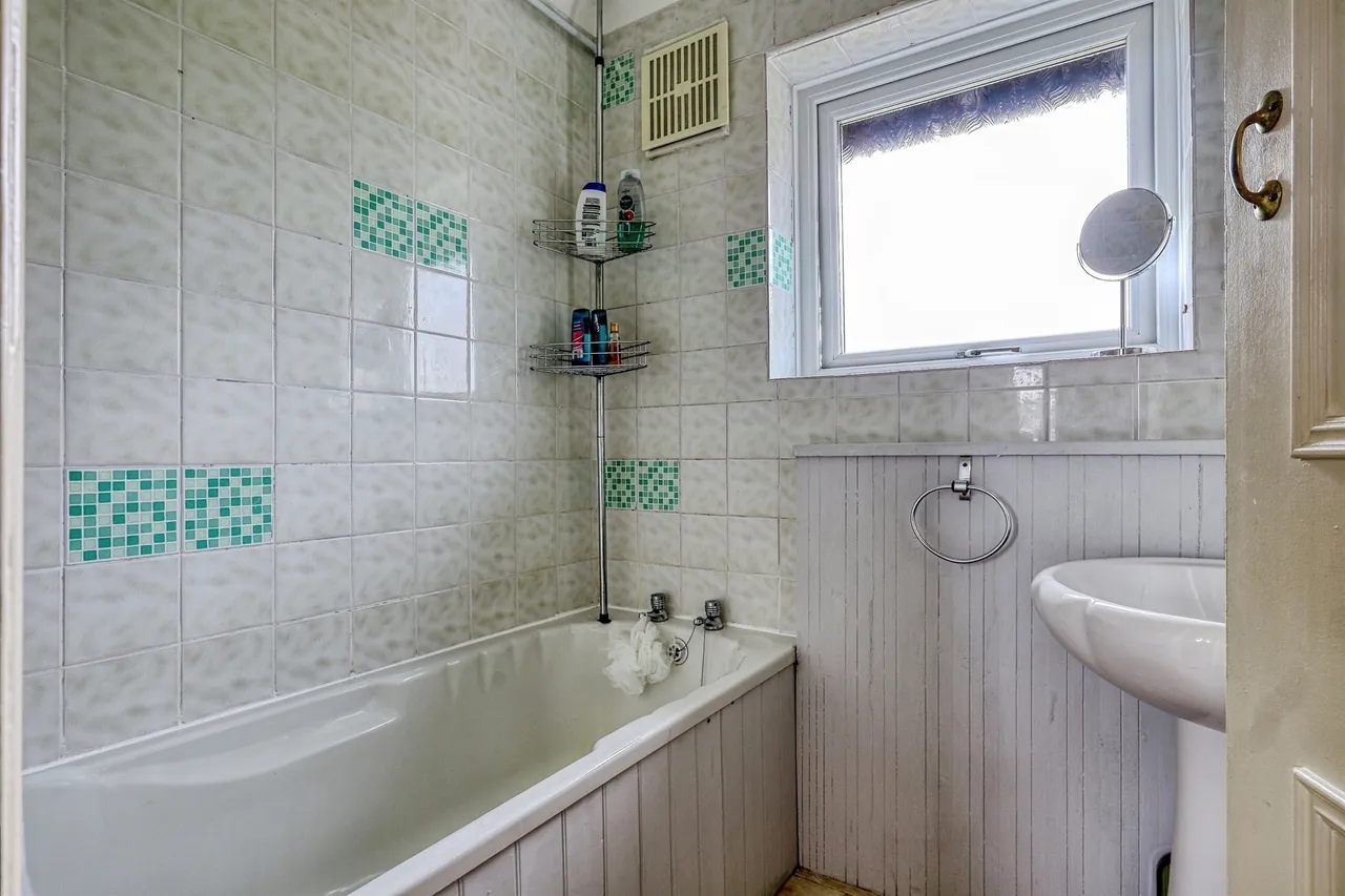 Barwick Road, Leeds, photo 11