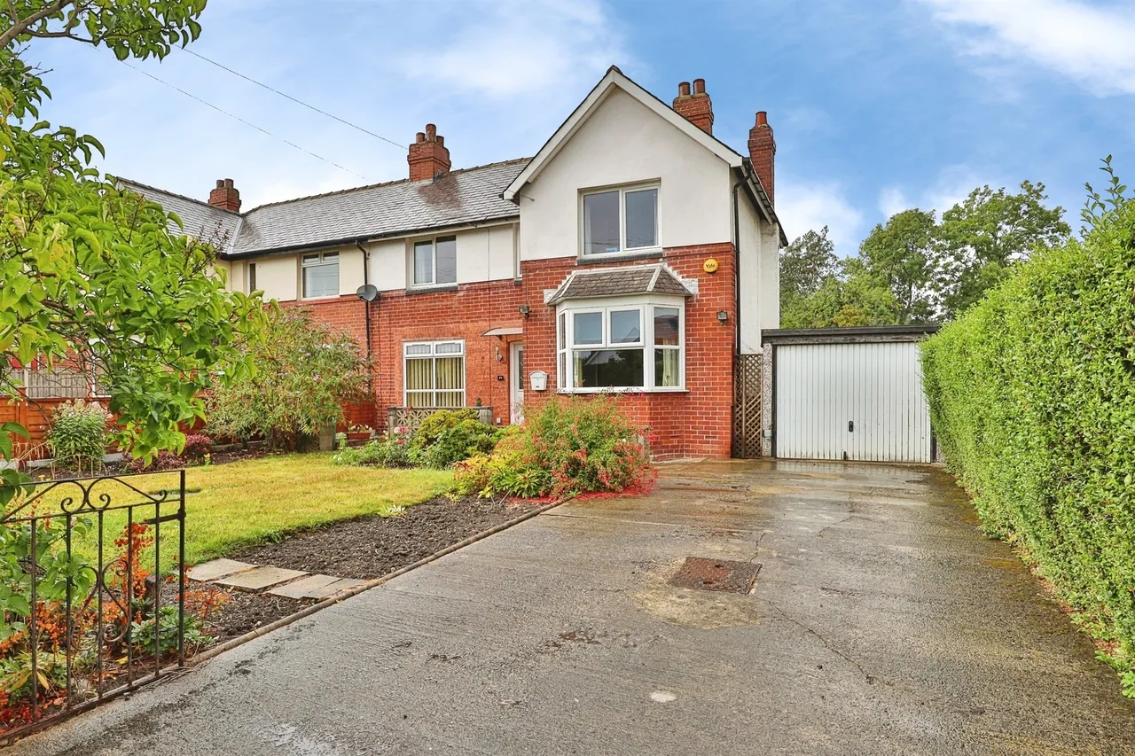 3 bed house for sale — Barwick Road, Leeds