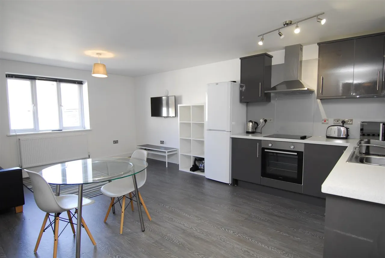 2 bed flat to rent, Belgrave Manor, Plymouth