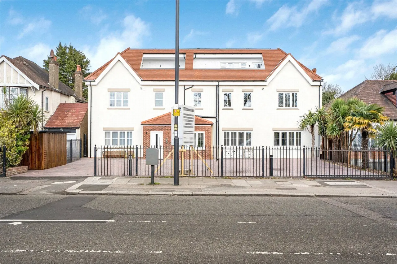 3 bed flat for sale — Chase Side, Southgate, London, N14 4PR