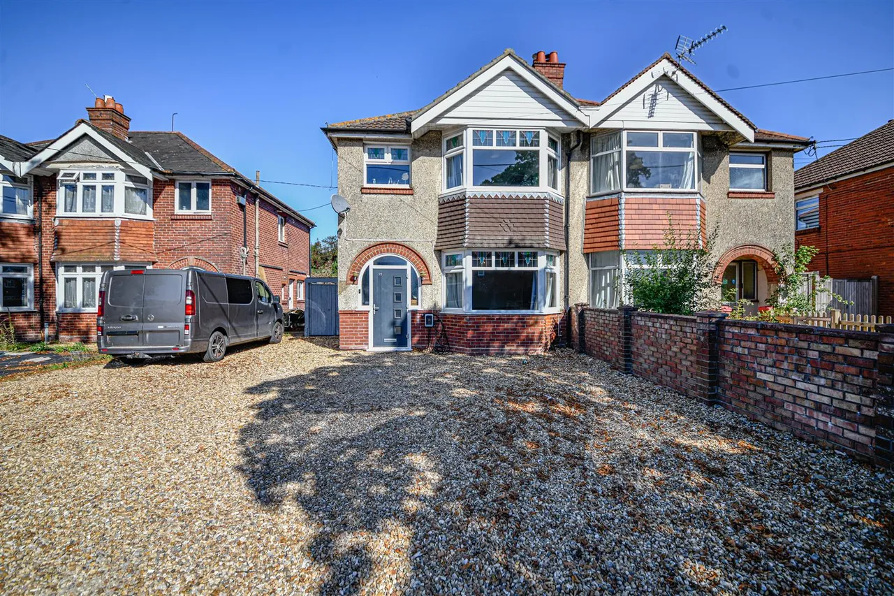 3 bed house for sale, Fair Oak Road, Bishopstoke, SO50