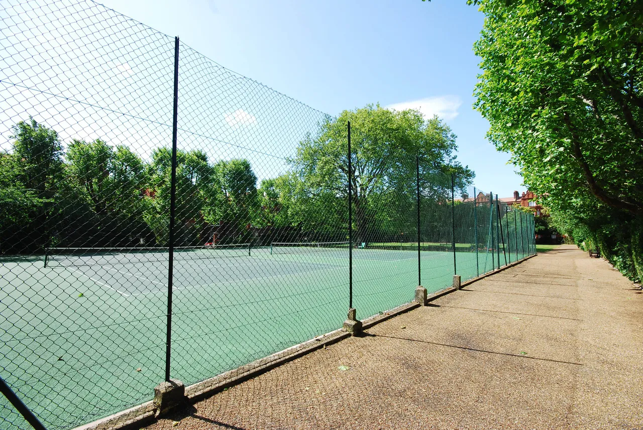 20 Milton Mansions, Queens Club Gardens, London, photo 10