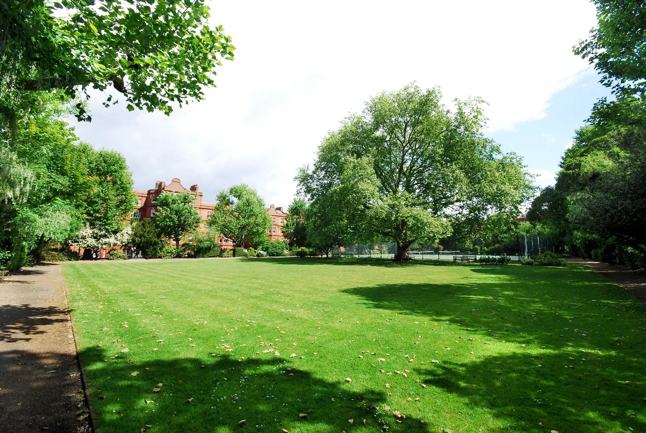 20 Milton Mansions, Queens Club Gardens, London, photo 11