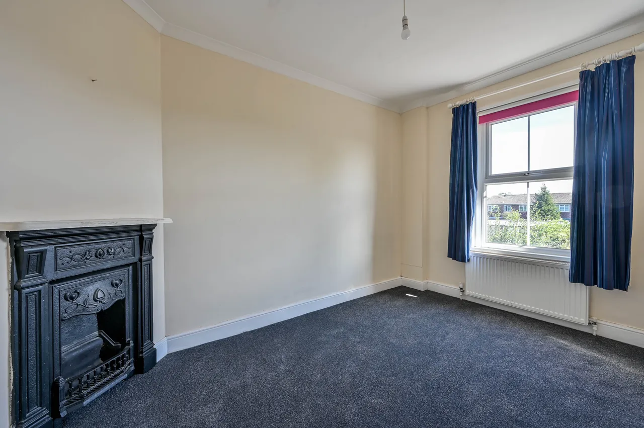 210 Worplesdon Road, Guildford, photo 7