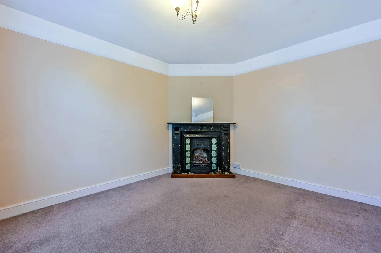 210 Worplesdon Road, Guildford, photo 12