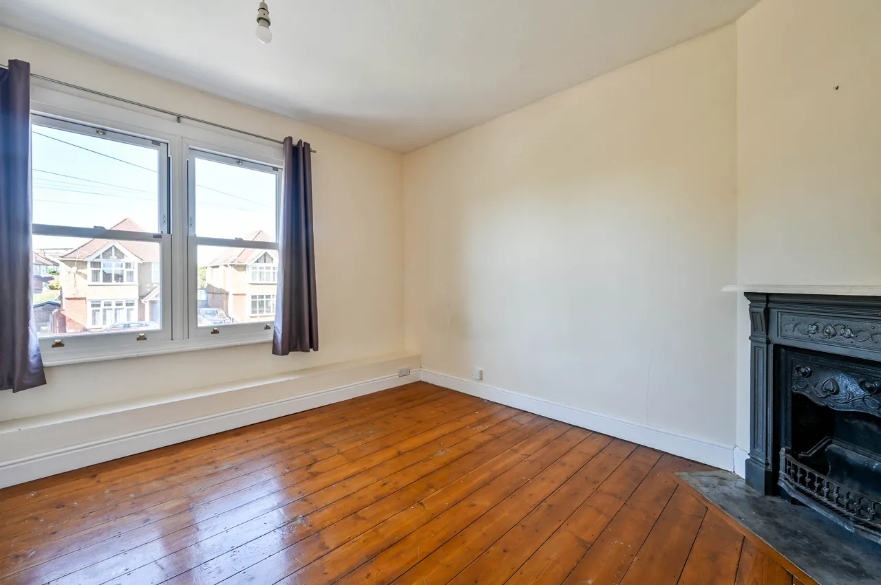 210 Worplesdon Road, Guildford, photo 11