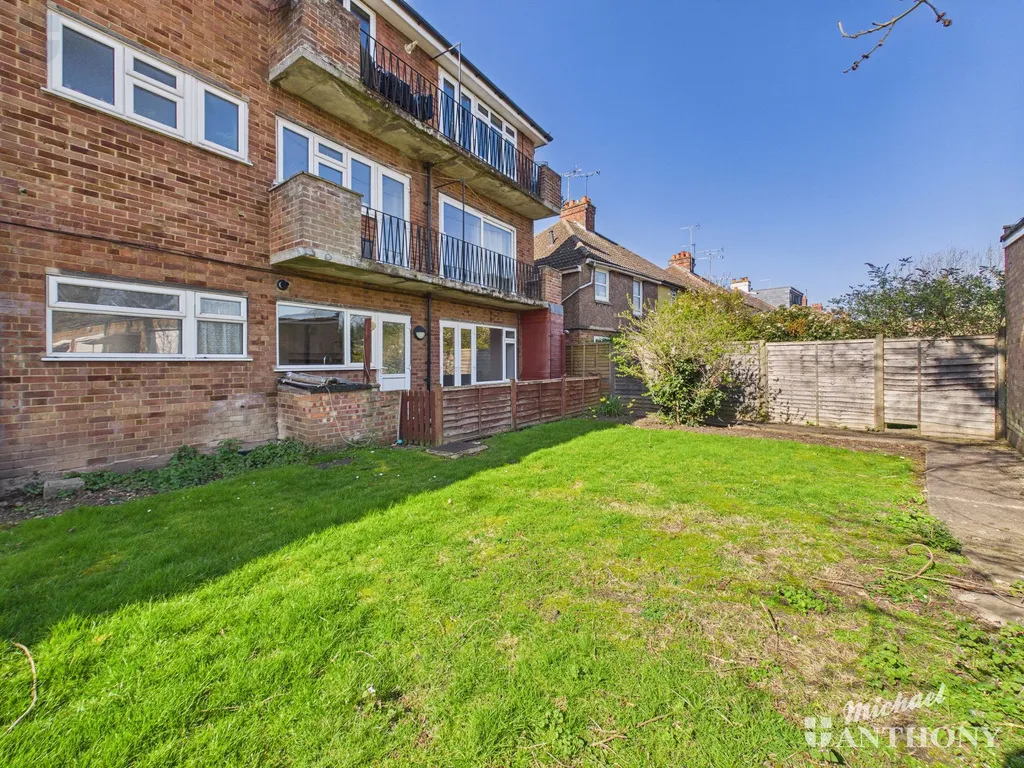 Russell Court, Old Stoke Road, Aylesbury, HP21 8DF, photo 8