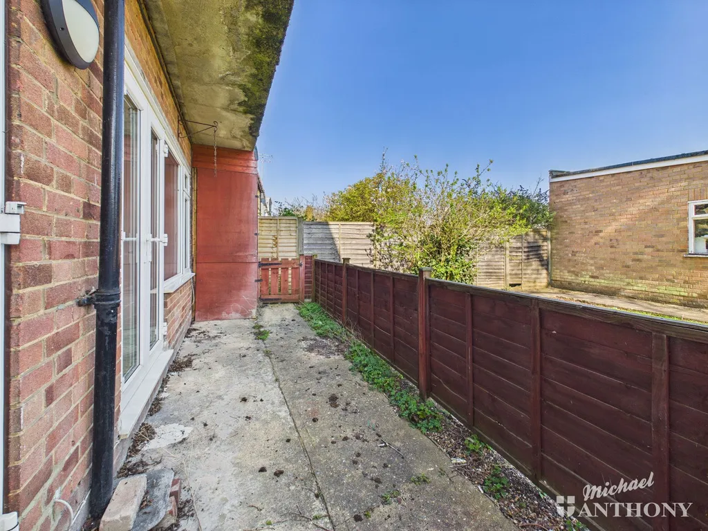 Russell Court, Old Stoke Road, Aylesbury, HP21 8DF, photo 5