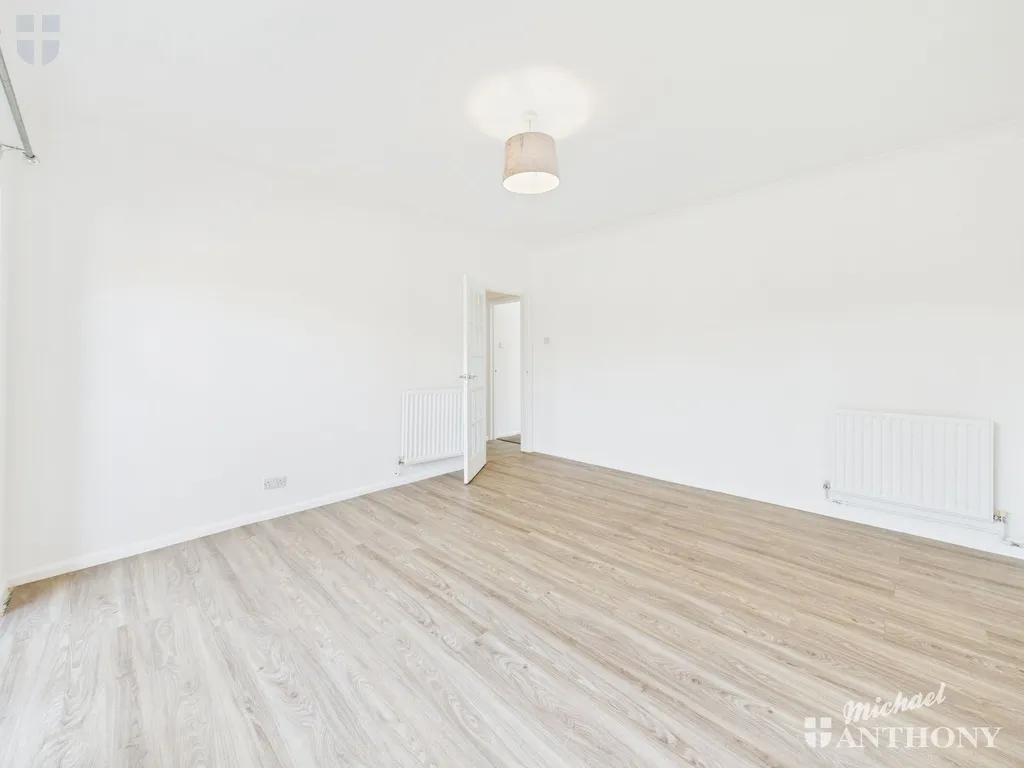 Russell Court, Old Stoke Road, Aylesbury, HP21 8DF, photo 10