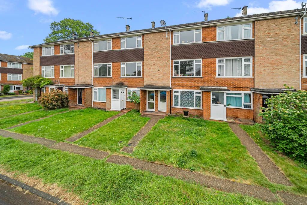 2 bed flat for sale — Simplemarsh Road, Addlestone KT15 1QH