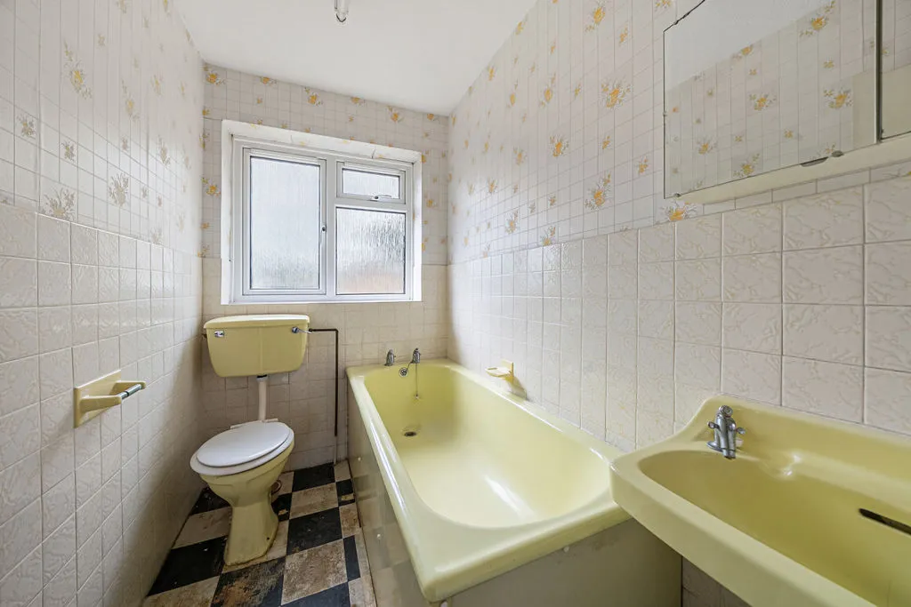 Simplemarsh Road, Addlestone KT15 1QH, photo 8