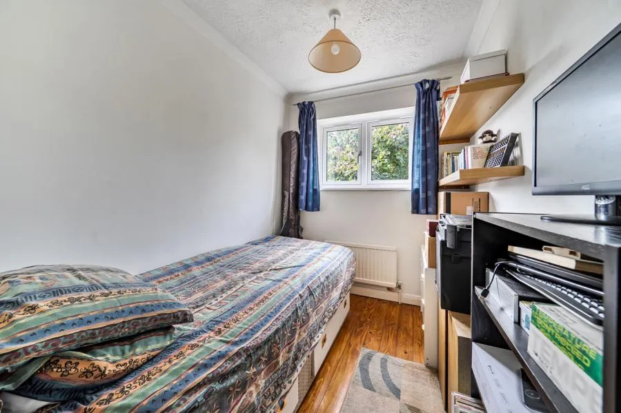 Hawkesworth Drive, Bagshot, GU19, photo 8
