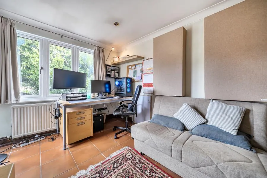 Hawkesworth Drive, Bagshot, GU19, photo 6