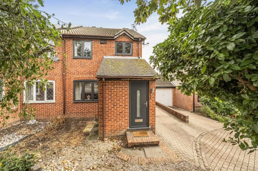 Hawkesworth Drive, Bagshot, GU19, photo 11