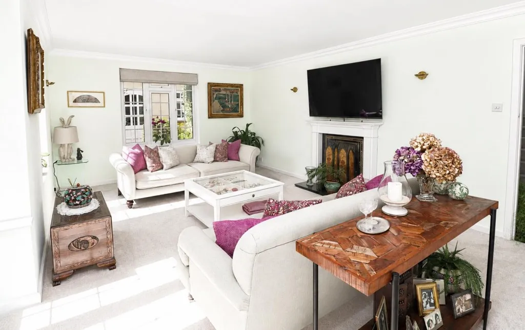 Waverley Avenue, Fleet, photo 4