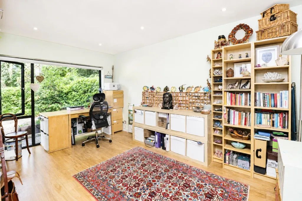 Waverley Avenue, Fleet, photo 13