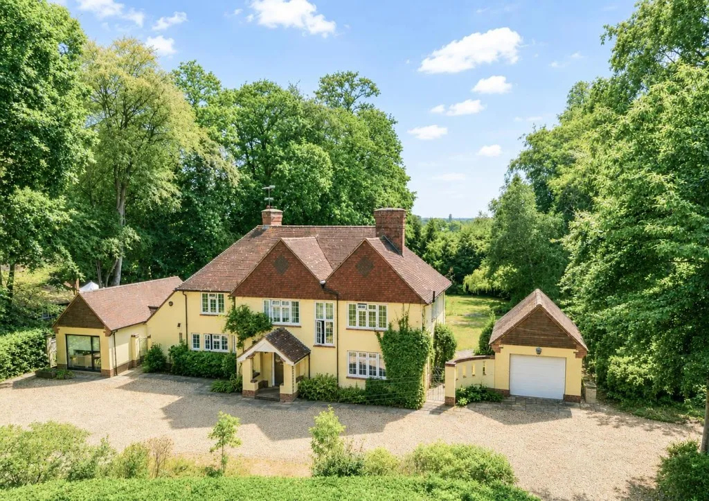 4 bed house for sale, Waverley Avenue, Fleet