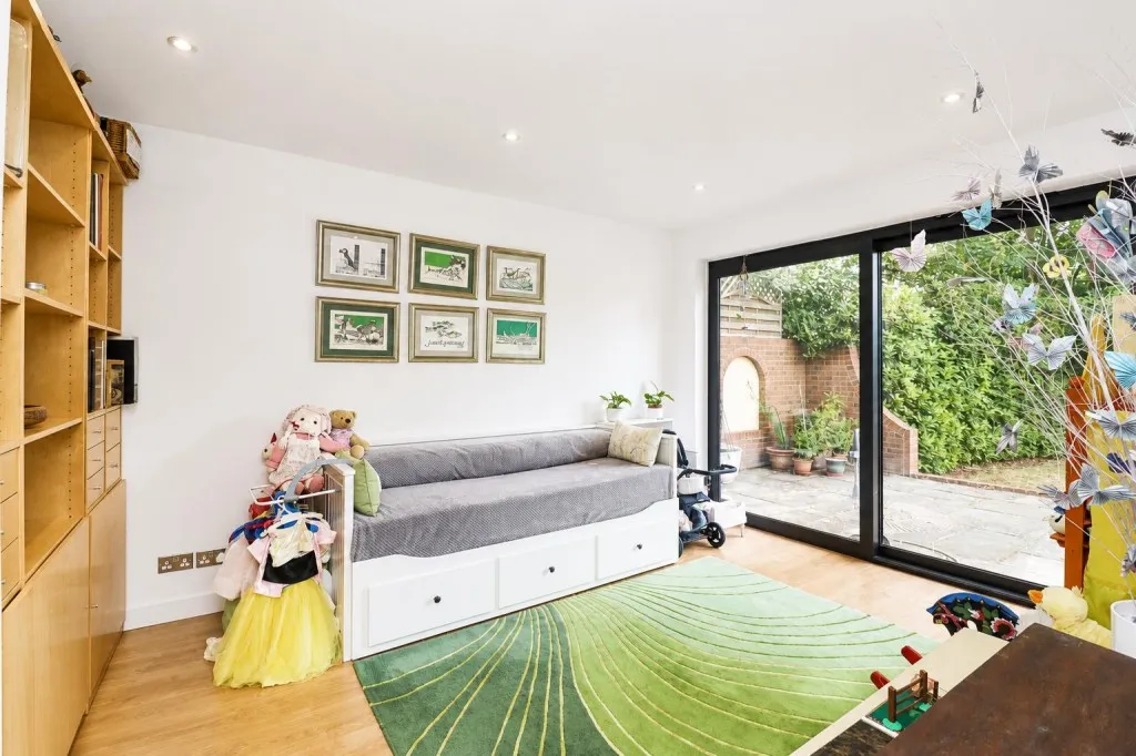 Waverley Avenue, Fleet, photo 11