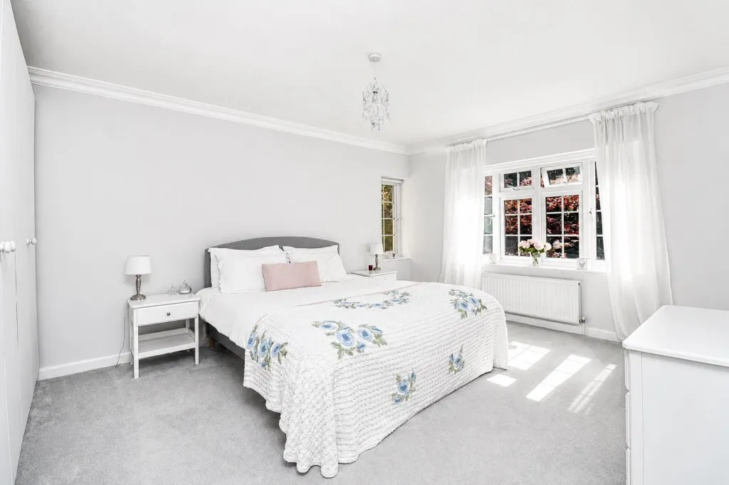 Waverley Avenue, Fleet, photo 18