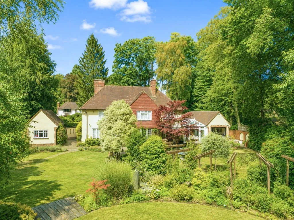 Waverley Avenue, Fleet, photo 27