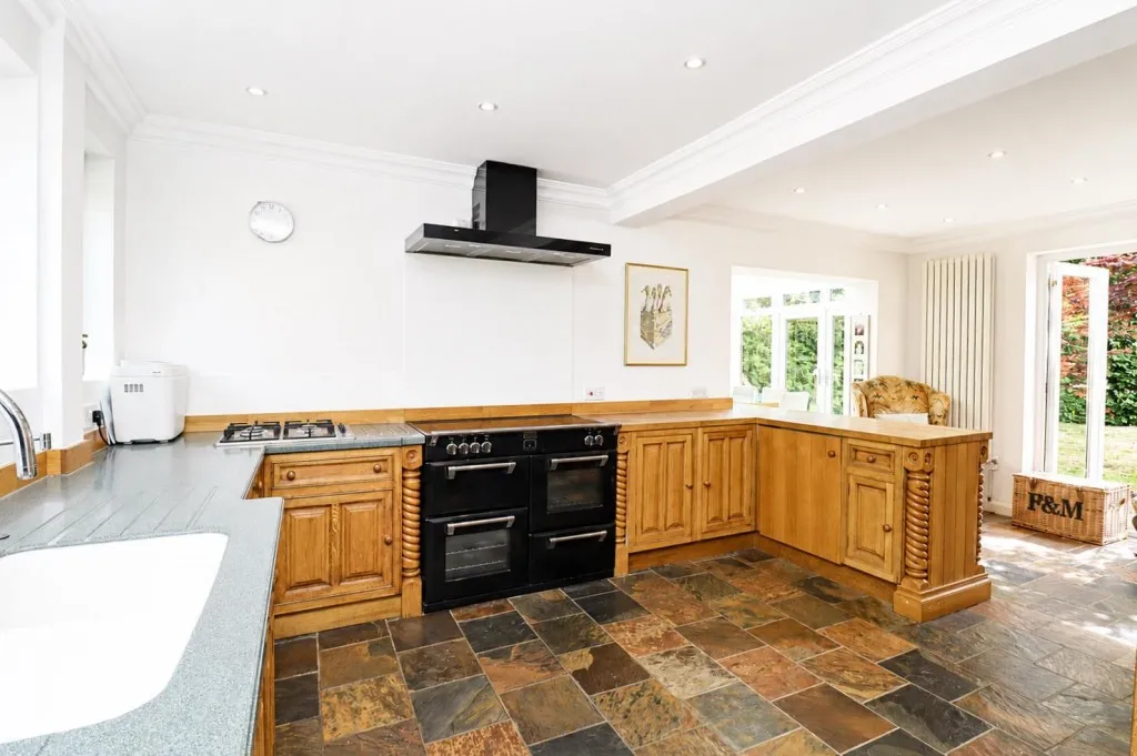 Waverley Avenue, Fleet, photo 7