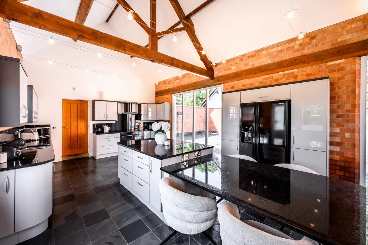 The Coach House. Tatenhill Common, Rangemore, DE13 9RS, photo 2