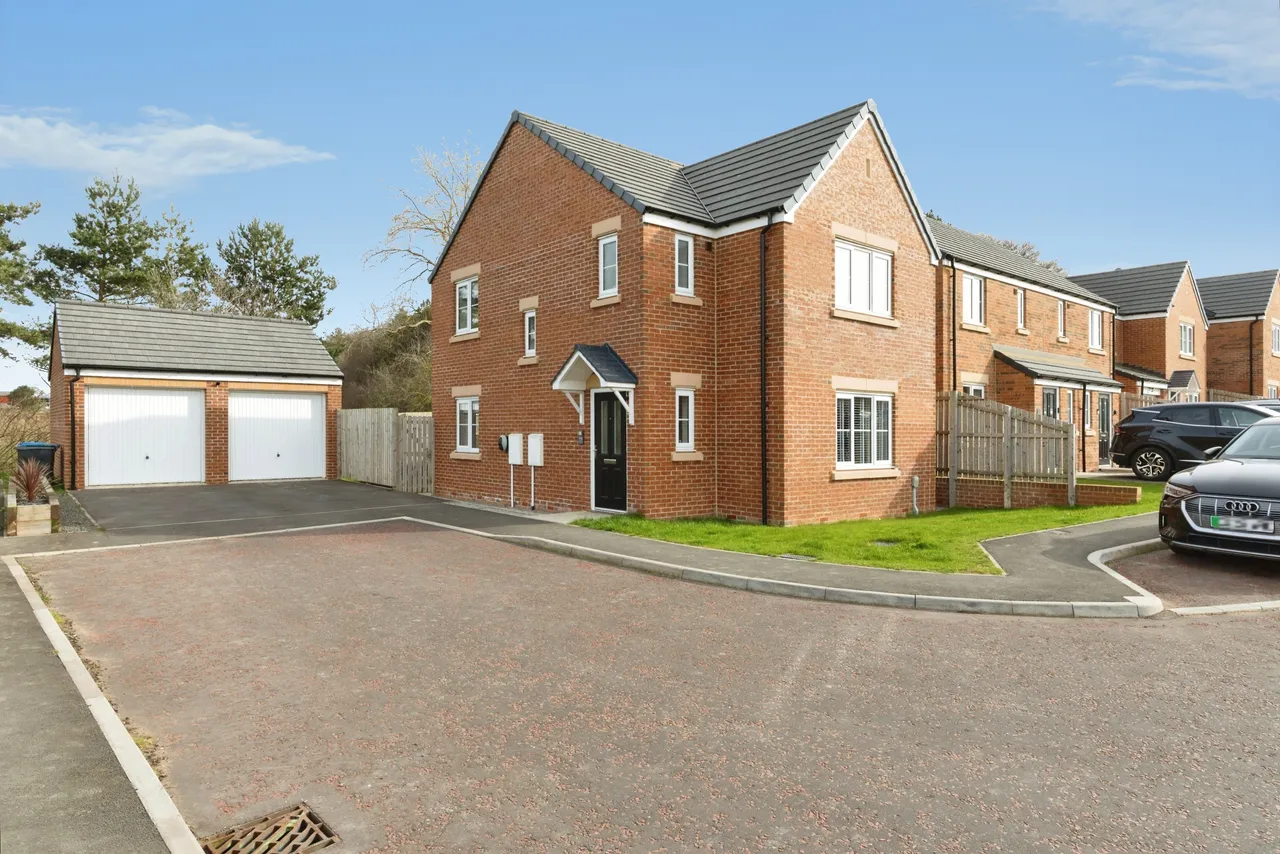 3 bed house for sale — Birch Way, Newton Aycliffe