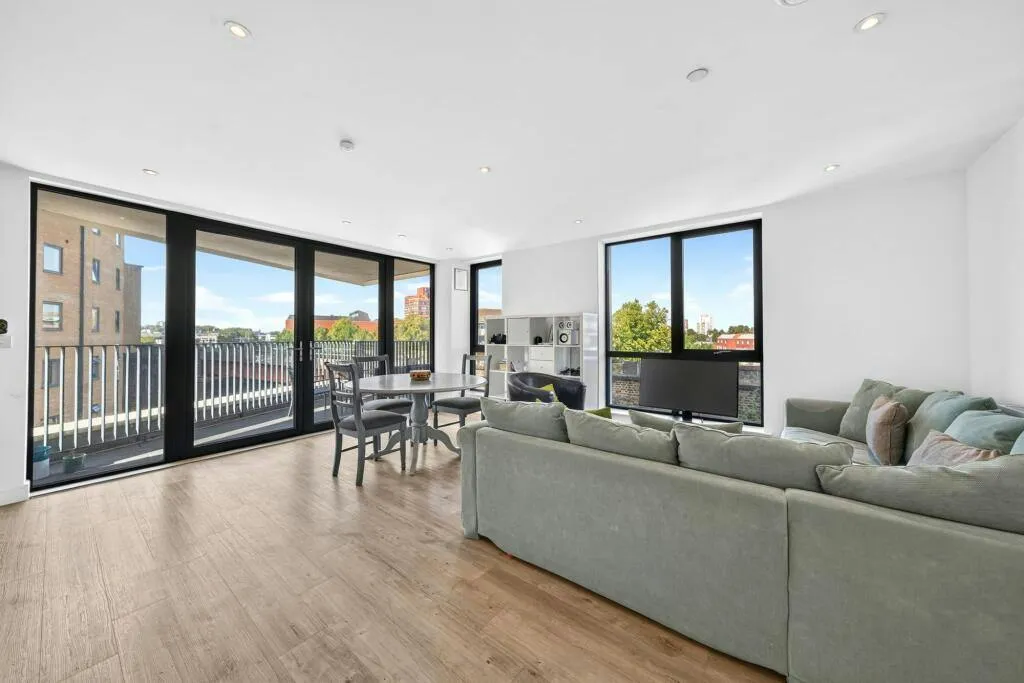 3 bed flat for sale, Coal Lane, SW9