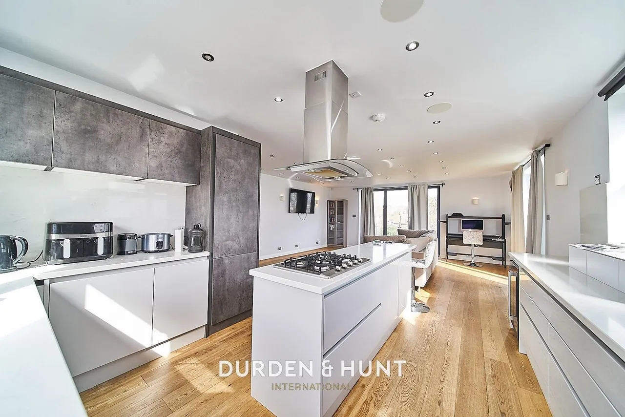 Eden Avenue, Chigwell, IG7, photo 5