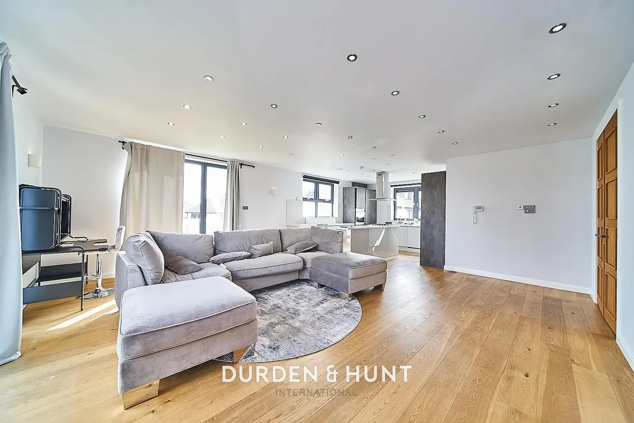 Eden Avenue, Chigwell, IG7, photo 3