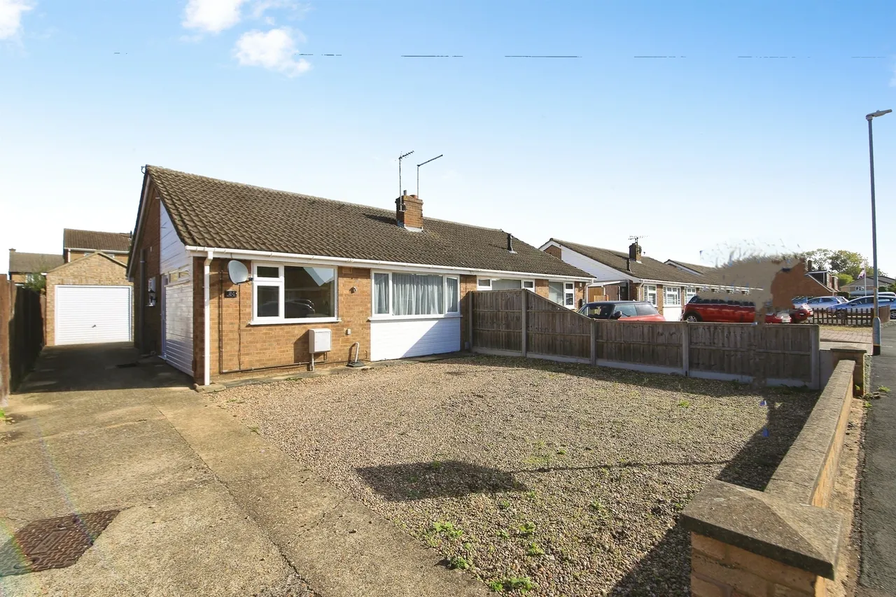2 bed house for sale, Wakelyn Road, Peterborough, PE7