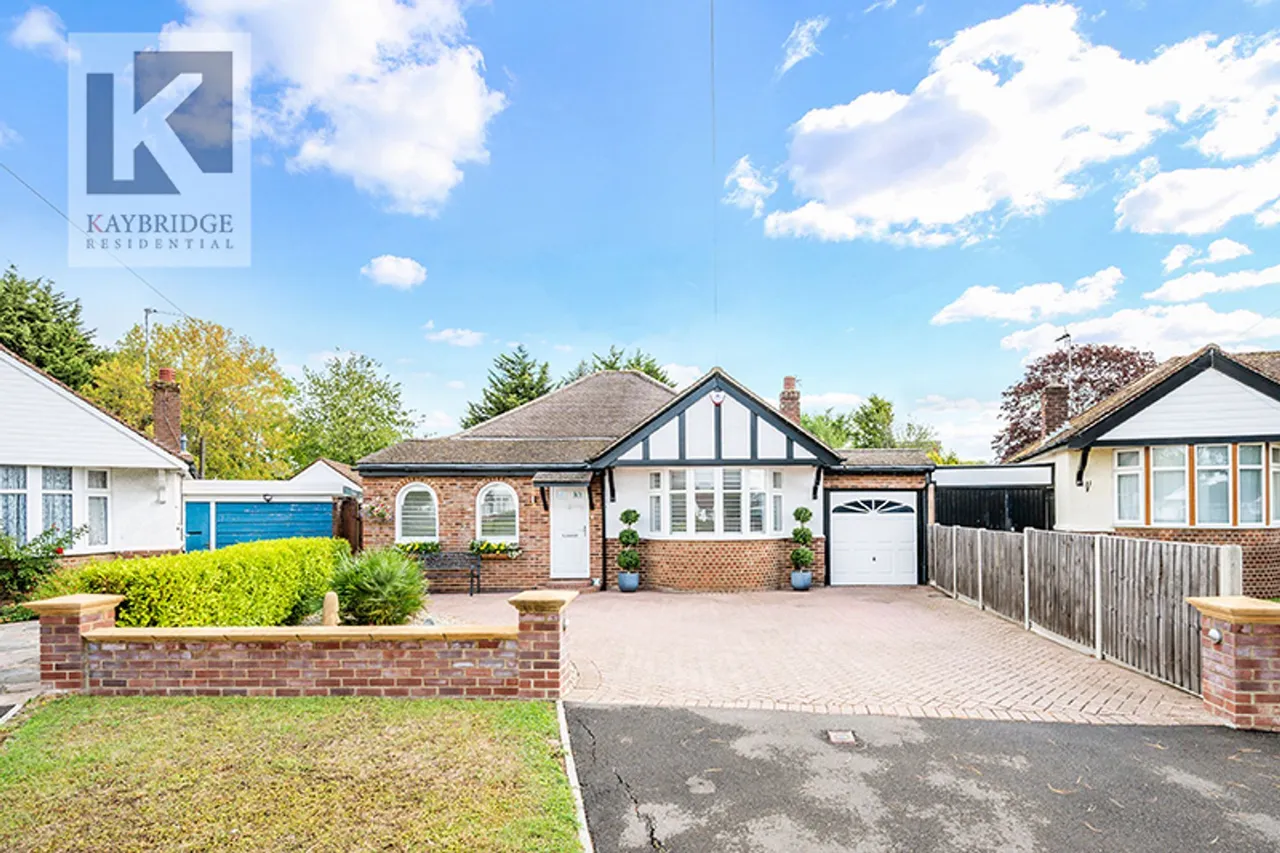 3 bed house for sale — Firswood Avenue, Epsom, KT19