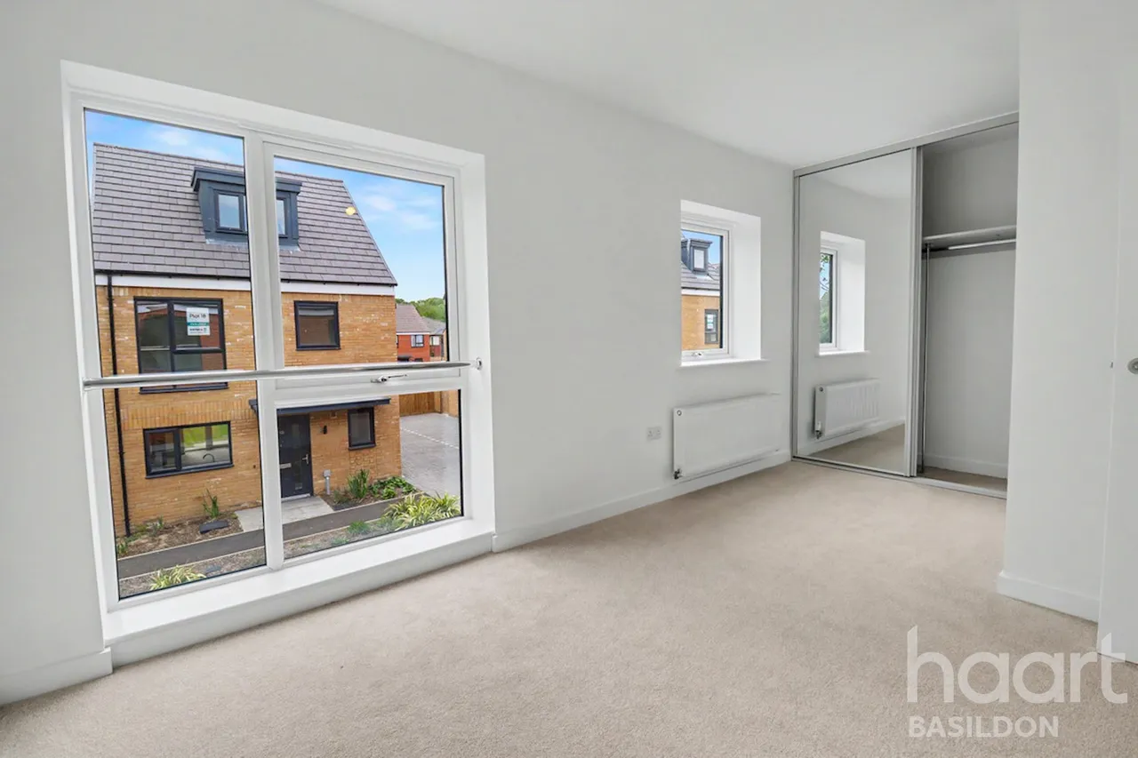 Ghyllgrove Close, Basildon, SS14, photo 13