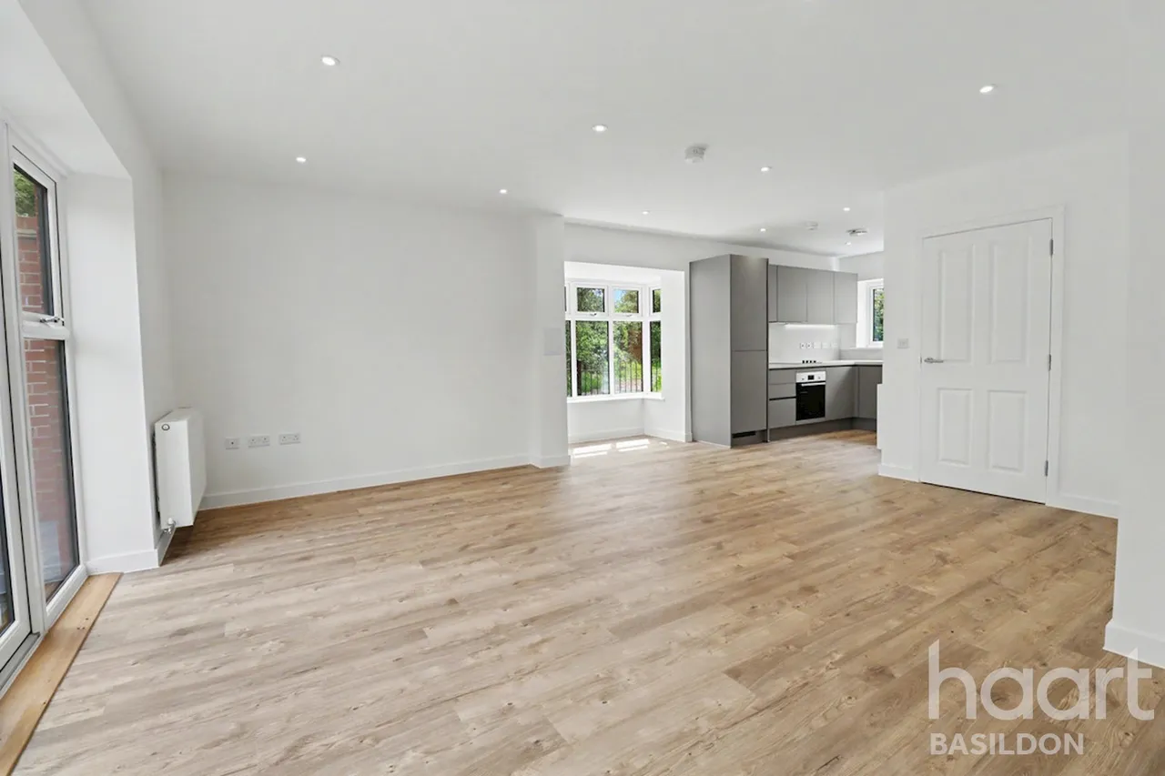 Ghyllgrove Close, Basildon, SS14, photo 3