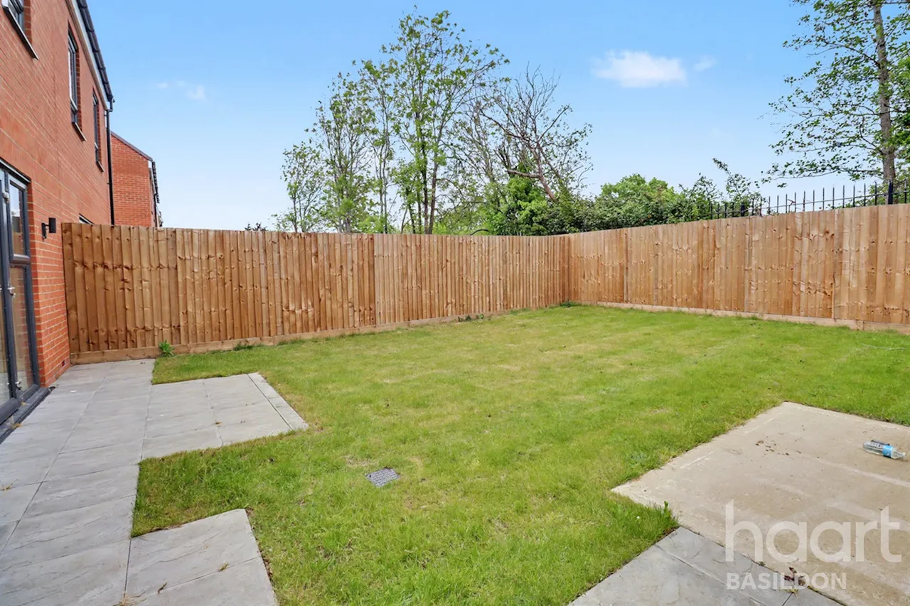 Ghyllgrove Close, Basildon, SS14, photo 17