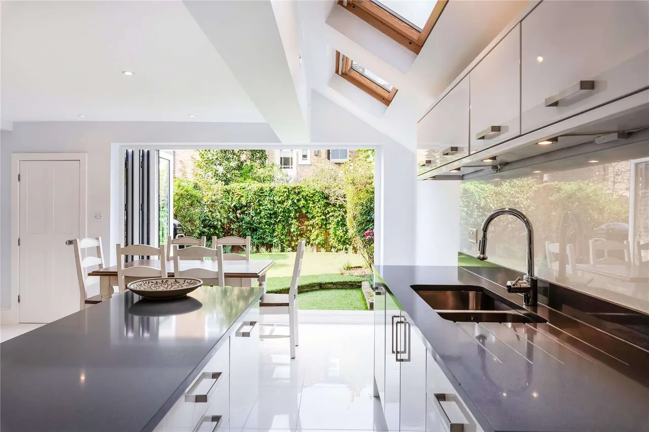 Bramfield Road, London, SW11 6PZ, photo 4