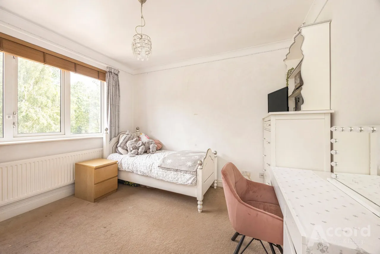 Parkside Avenue, Romford, RM1, photo 15