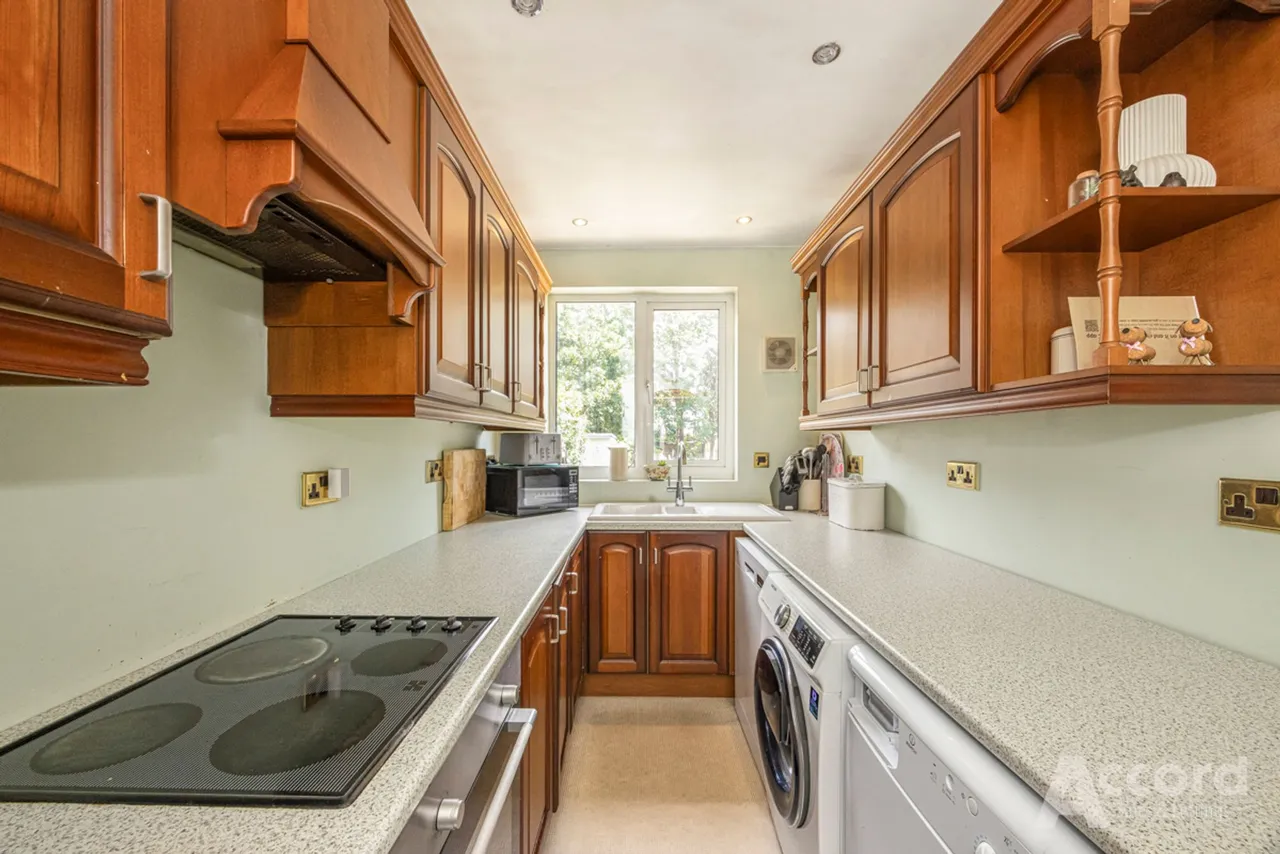 Parkside Avenue, Romford, RM1, photo 5