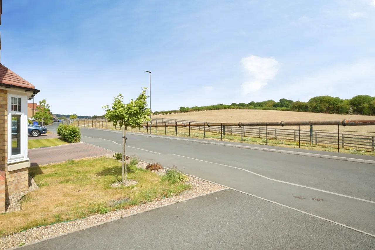 Poppy Crescent, Chesterfield, S41, photo 17