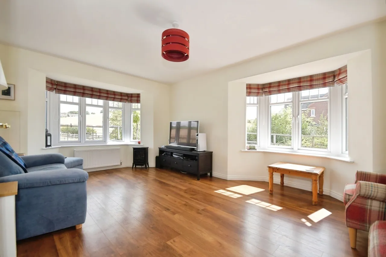 Poppy Crescent, Chesterfield, S41, photo 2