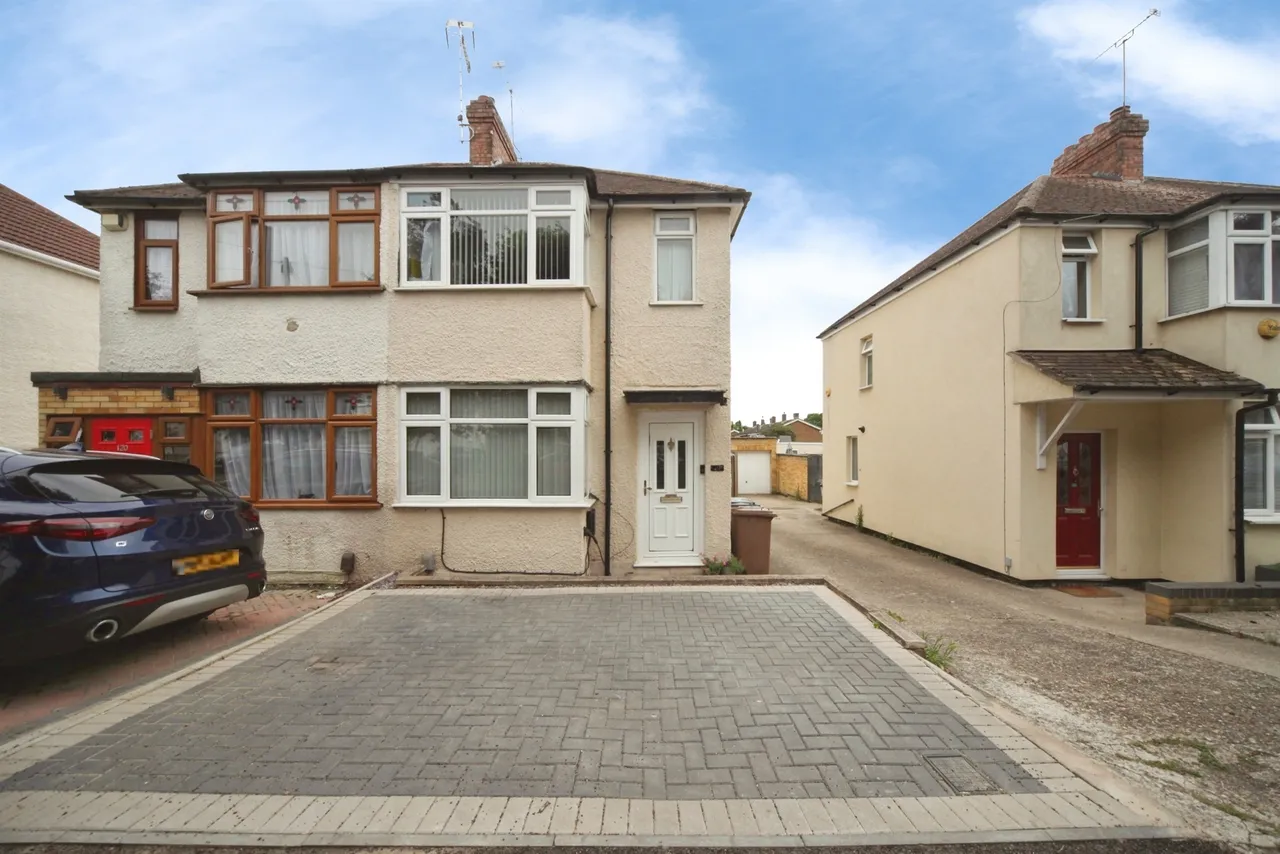 2 bed house for sale, Fourth Avenue, Luton, LU3