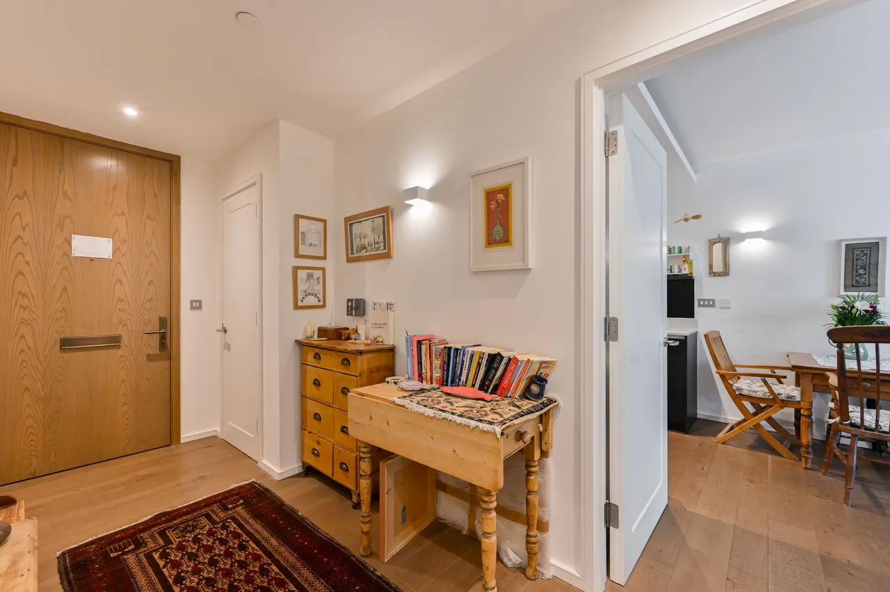 London, SW4, photo 14