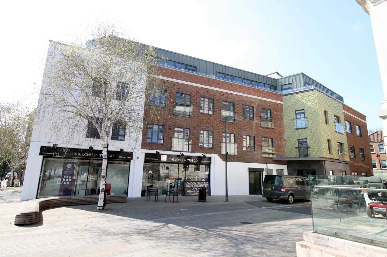 1 bed flat to rent — Market Building, Market Place, TW8 8FL