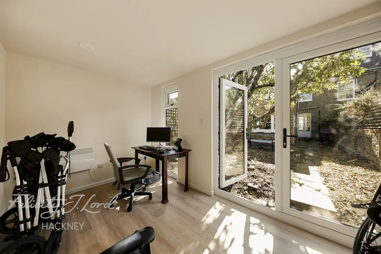 Walsingham Road, London, E5, photo 25
