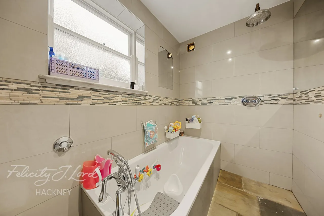 Walsingham Road, London, E5, photo 27