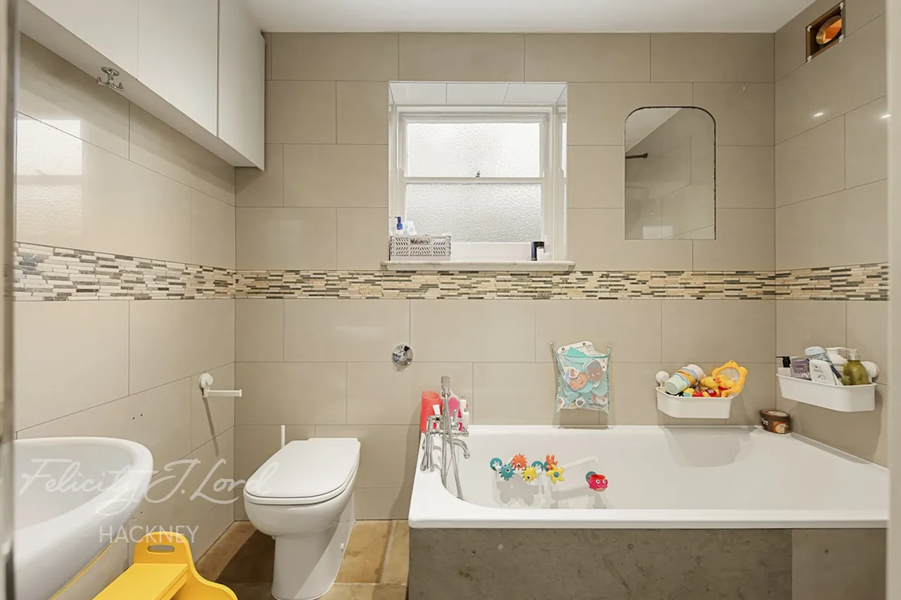 Walsingham Road, London, E5, photo 26