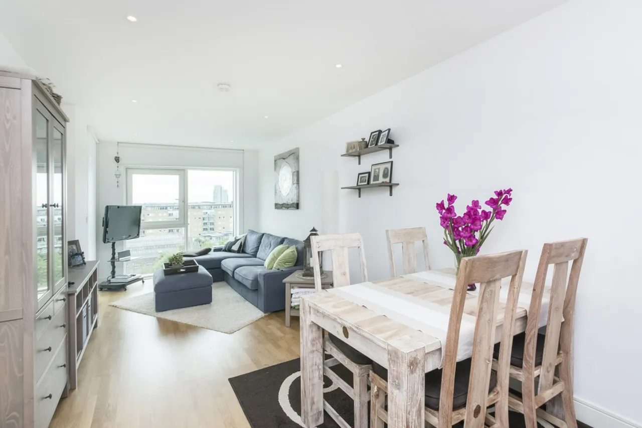 2 bed flat for sale, Spinnaker House, Battersea Reach, SW18