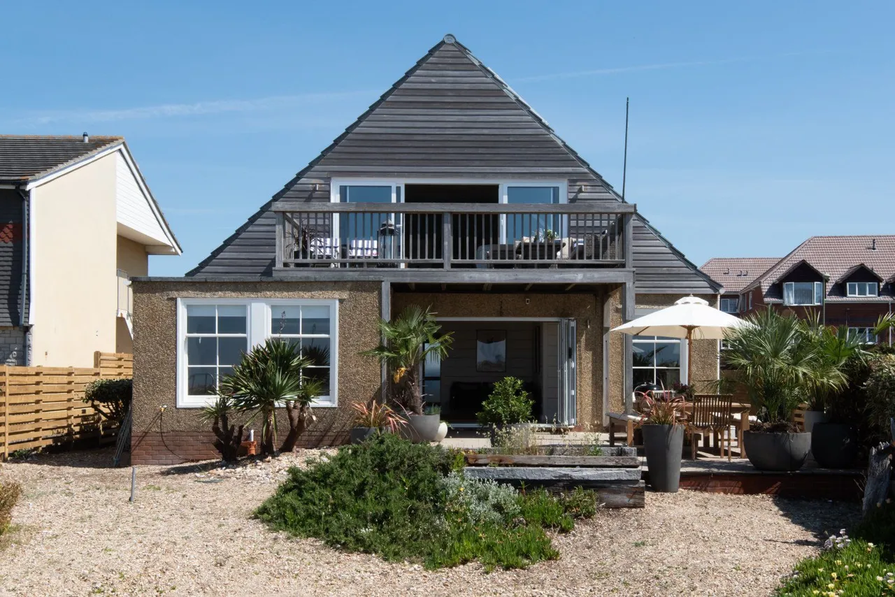 Southwood Road, Hayling Island, Hampshire, PO11 9QF, photo 3