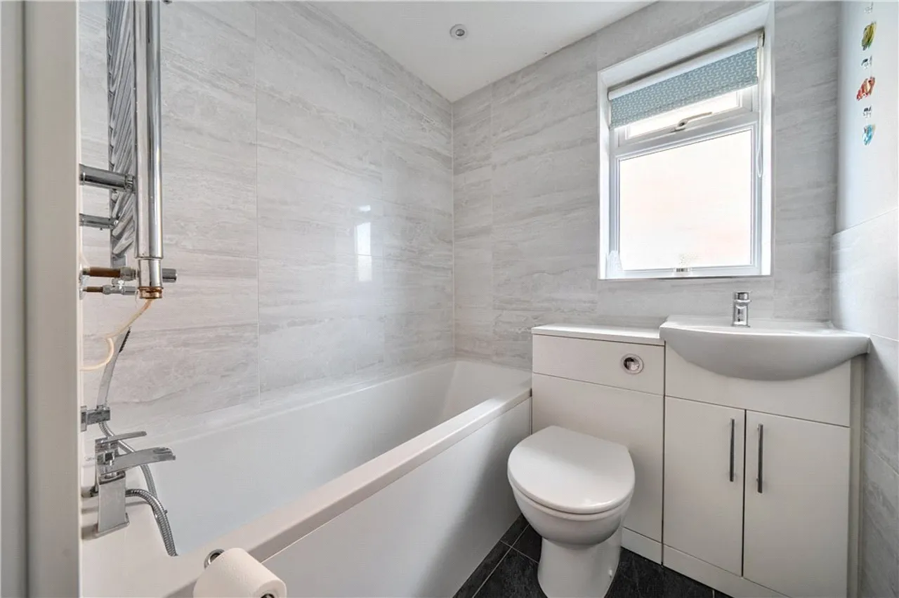 School Road, West Wellow, SO51, photo 10