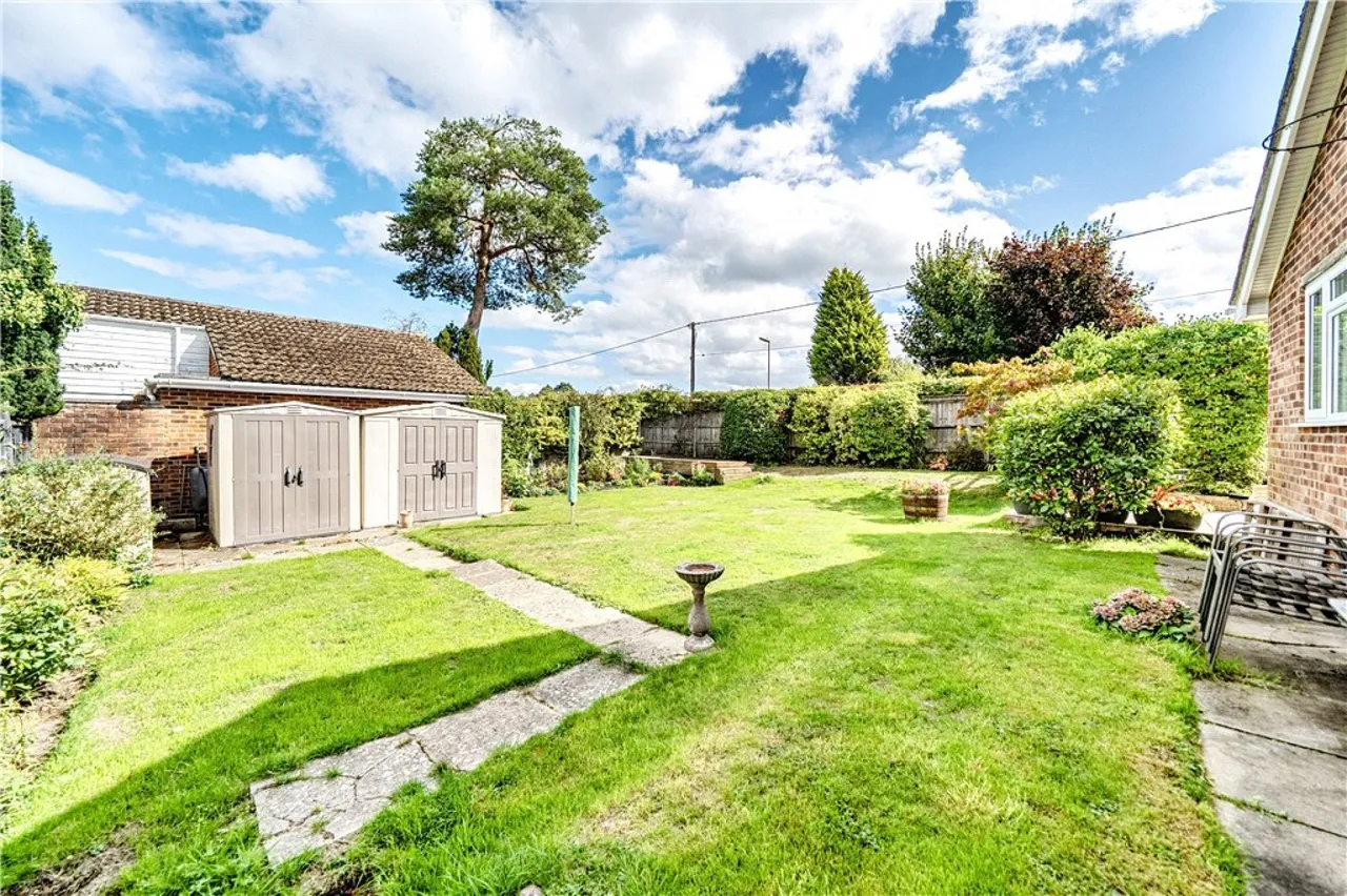 School Road, West Wellow, SO51, photo 2
